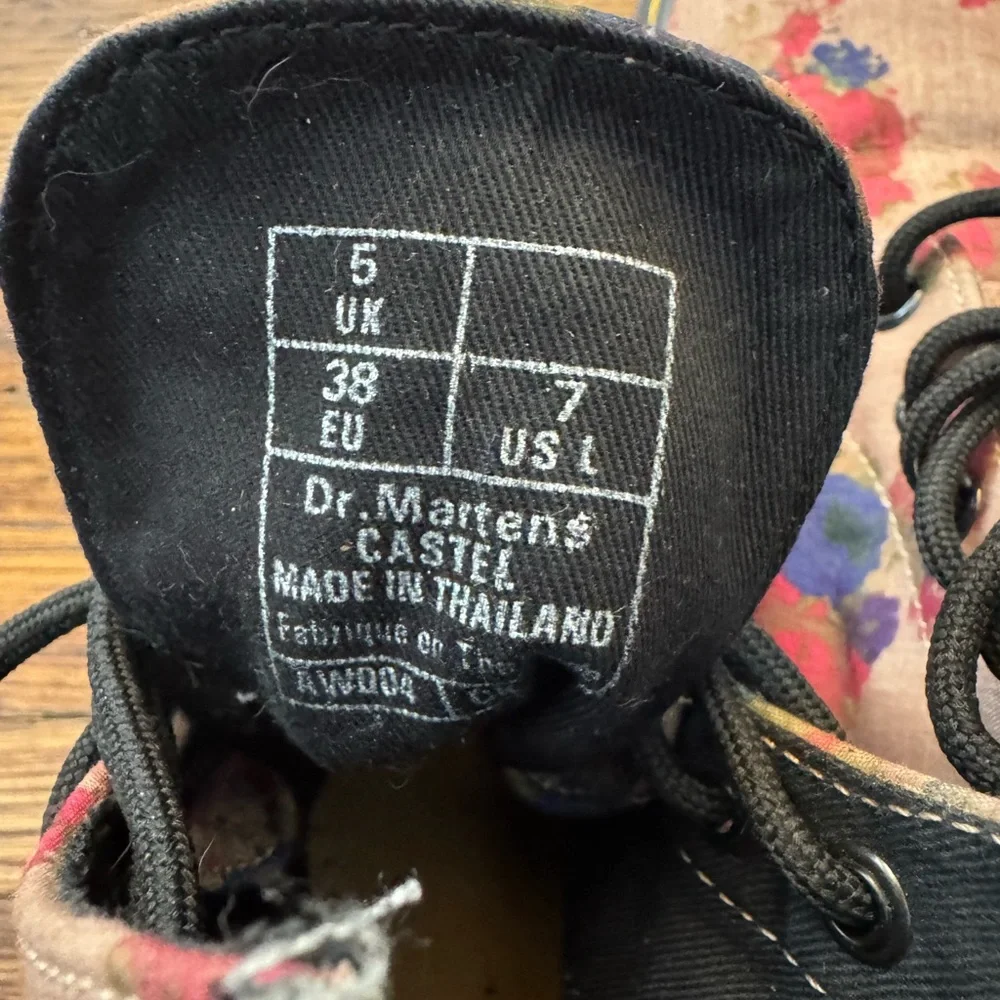 Dr. Martens Taupe Vintage Bouquet Castel (LIKE NEW) FIRM PRICE. Awesome boots! - Picture 16 of 16